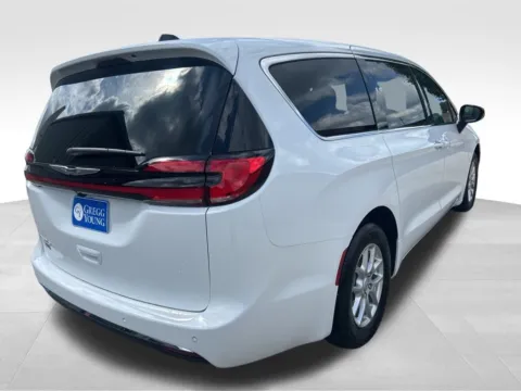 More photos of 2026 Chrysler Pacifica Select at Gregg Young of Newton, IA