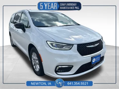 White 2026 Chrysler Pacifica Select for sale in Newton, IA