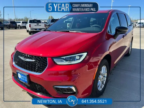 Red 2026 Chrysler Pacifica Select for sale in Newton, IA