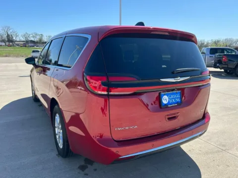Another view of 2026 Chrysler Pacifica Select for sale in Newton, IA at Gregg Young of Newton