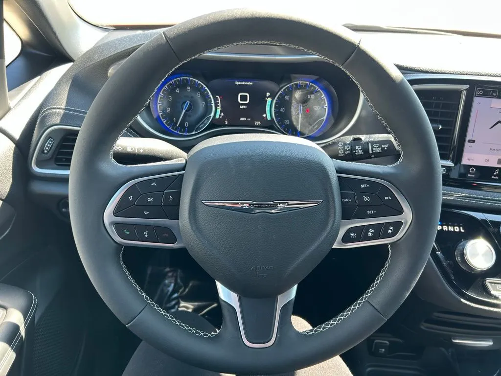 2026 Chrysler Pacifica Select - Photo 24