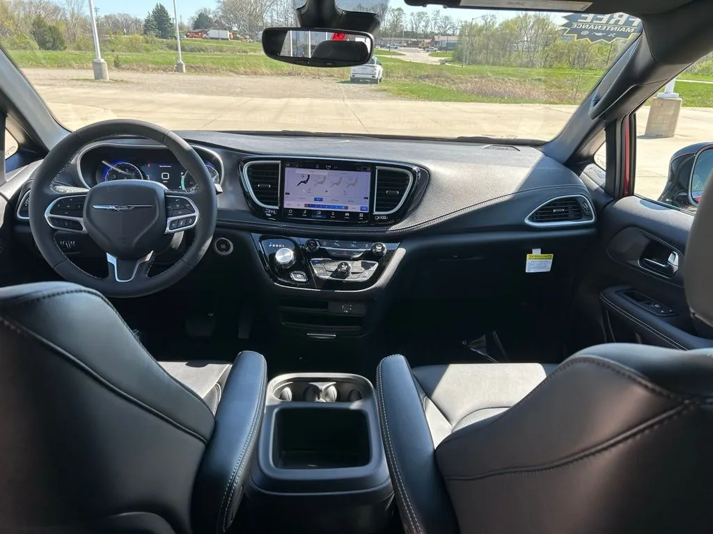2026 Chrysler Pacifica Select - Photo 15
