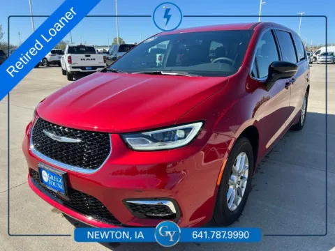 Red 2026 Chrysler Pacifica Select for sale in Newton, IA
