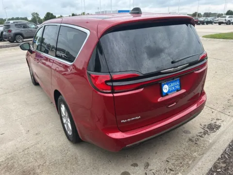 Another view of 2026 Chrysler Pacifica Select for sale in Newton, IA at Gregg Young of Newton