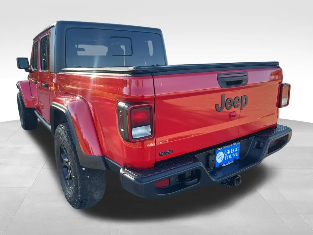 2021 Jeep Gladiator Sport photo 2