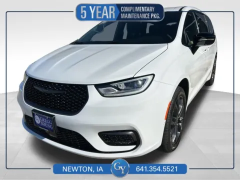 White 2026 Chrysler Pacifica Select for sale in Newton, IA