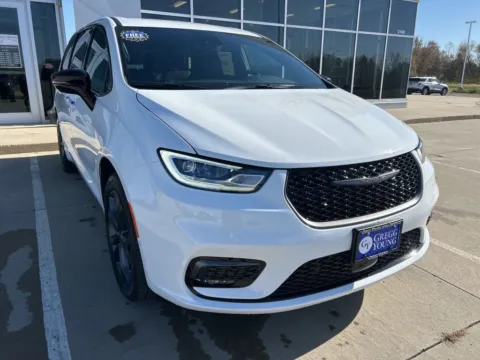 Photos of 2026 Chrysler Pacifica Select for sale in Newton, IA at Gregg Young of Newton