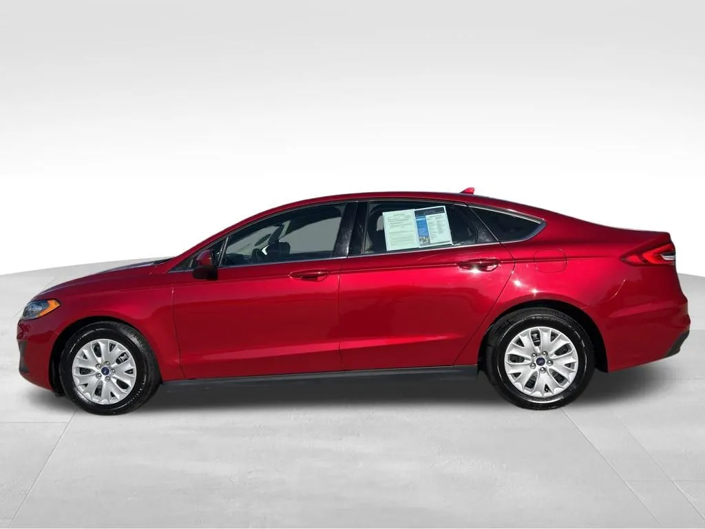 2020 Ford Fusion S photo 3