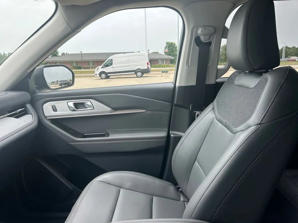 2026 Ford Explorer Active - Photo 22