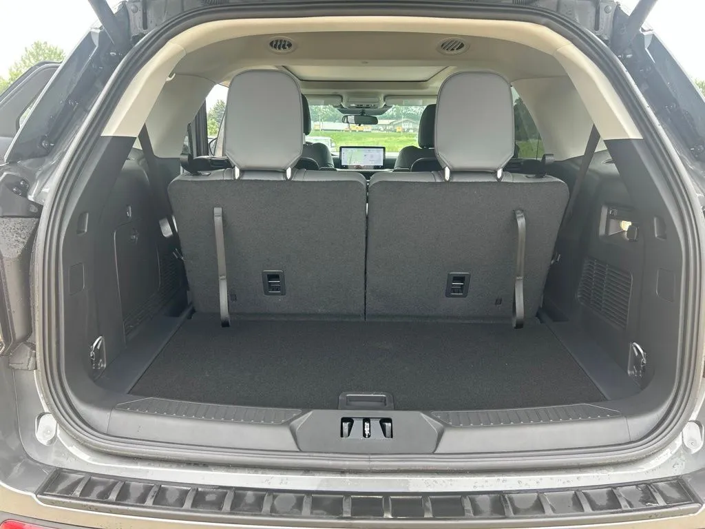 2026 Ford Explorer Active - Photo 13