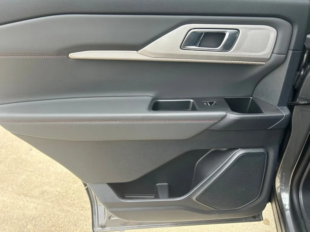 2026 Ford Explorer Active - Photo 14
