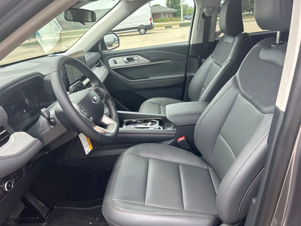 2026 Ford Explorer Active - Photo 21