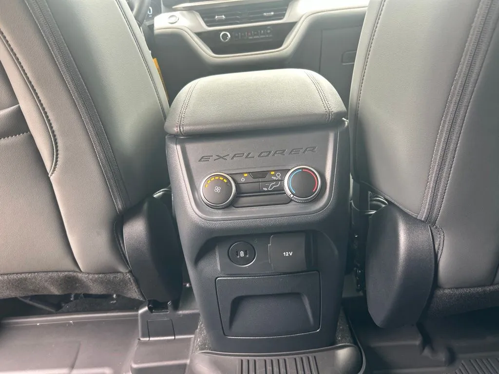 2026 Ford Explorer Active - Photo 18