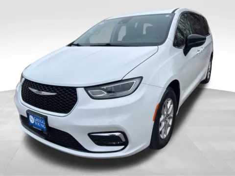 More photos of 2024 Chrysler Pacifica Touring L at Gregg Young Ford of Newton, IA