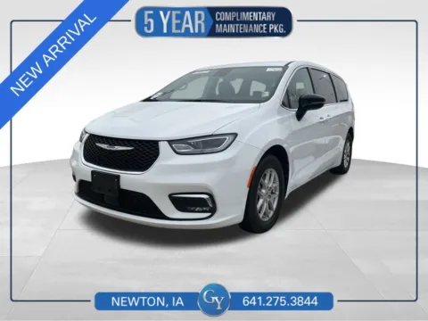 White 2024 Chrysler Pacifica Touring L for sale in Newton, IA