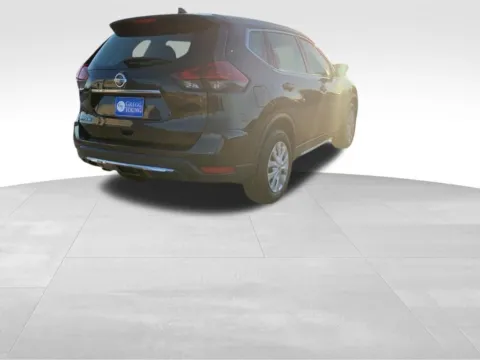 More photos of 2019 Nissan Rogue SL at Gregg Young Ford of Newton, IA