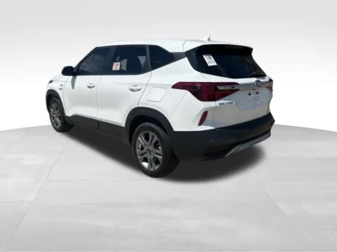 More photos of 2023 Kia Seltos LX at Gregg Young Ford of Newton, IA