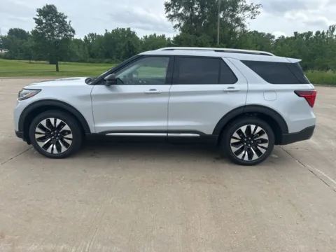 Photos of 2026 Ford Explorer Platinum for sale in Newton, IA at Gregg Young Ford of Newton