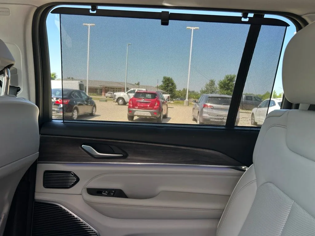 2022 Jeep Grand Cherokee L Overland - Photo 20
