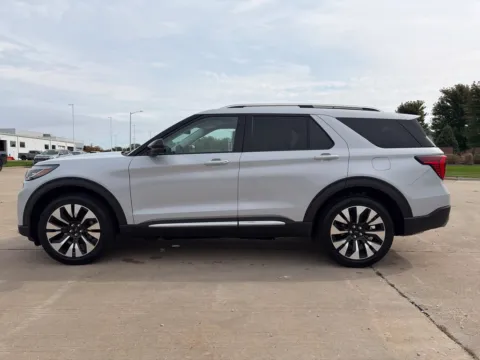 Photos of 2026 Ford Explorer Platinum for sale in Newton, IA at Gregg Young Ford of Newton