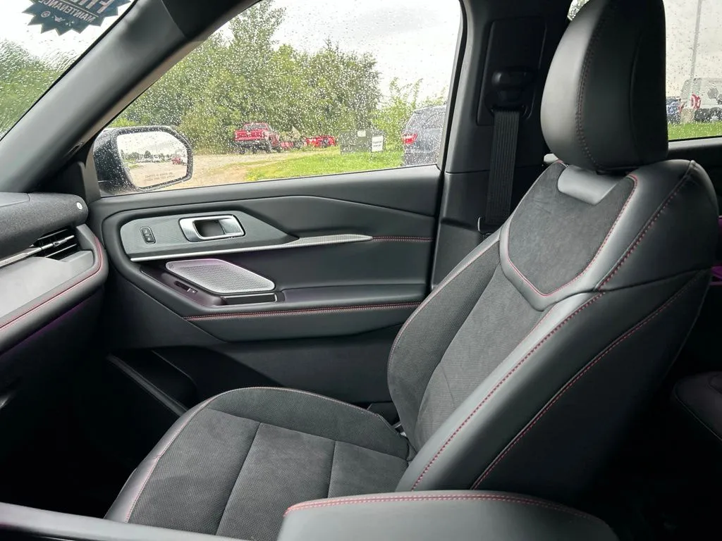 2026 Ford Explorer ST - Photo 23