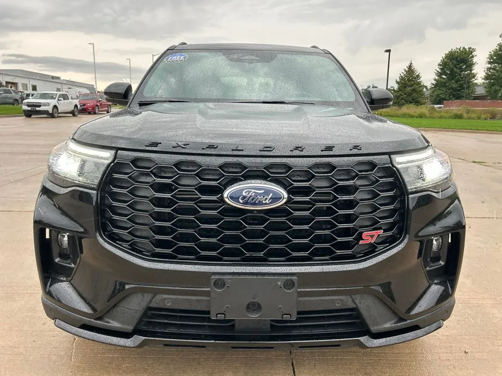 2026 Ford Explorer ST - Photo 10