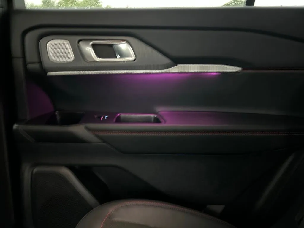 2026 Ford Explorer ST - Photo 19