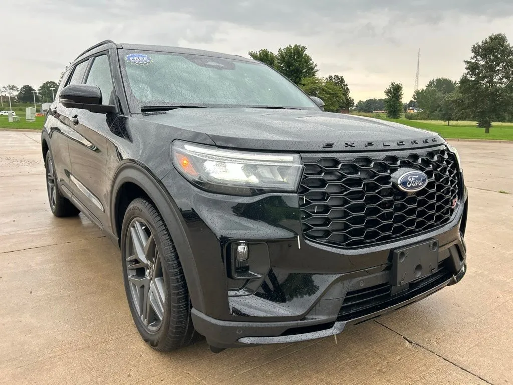 2026 Ford Explorer ST - Photo 9