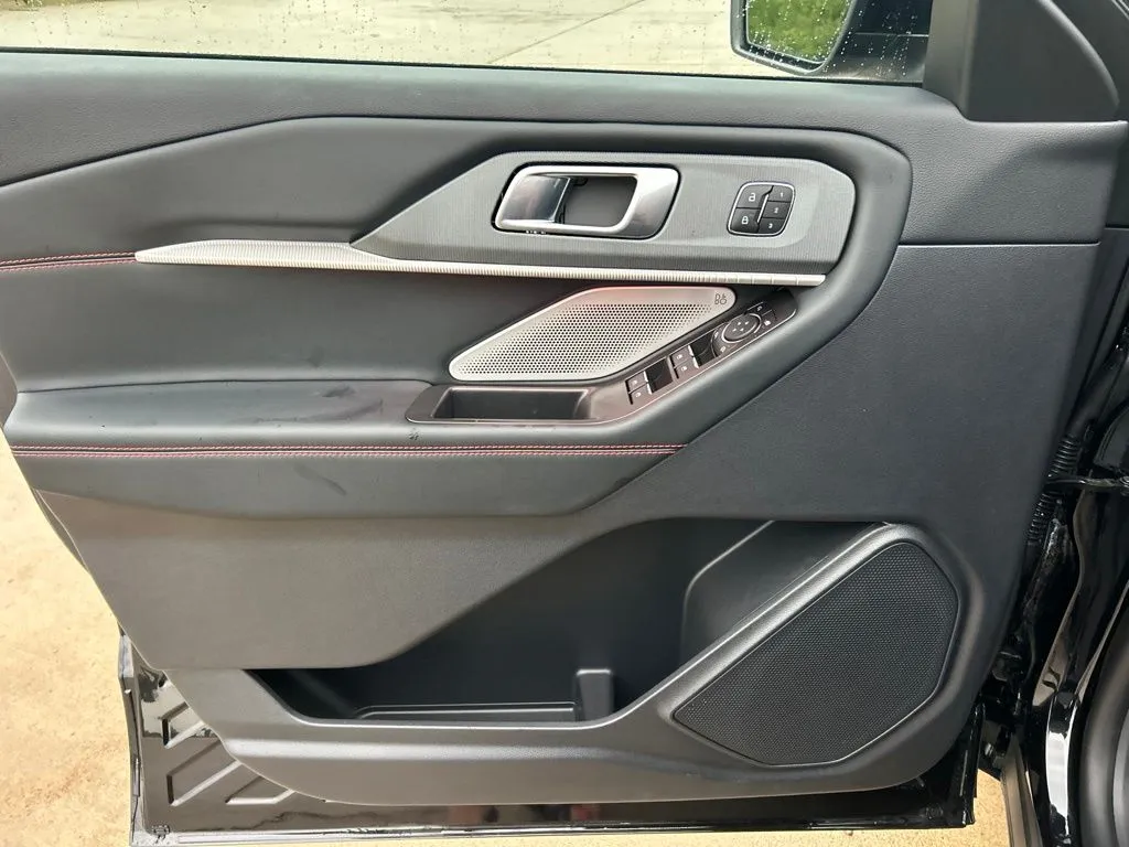 2026 Ford Explorer ST - Photo 21