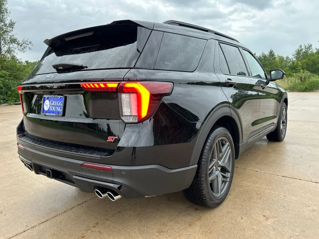 2026 Ford Explorer ST - Photo 6
