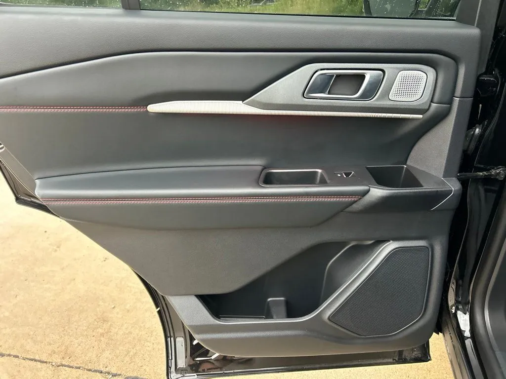 2026 Ford Explorer ST - Photo 13