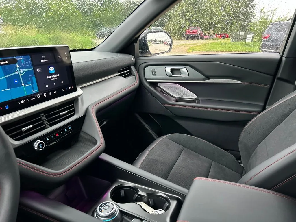 2026 Ford Explorer ST - Photo 31