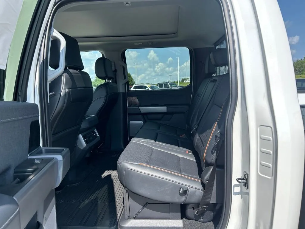 2026 Ford F-350 Super Duty Lariat - Photo 17