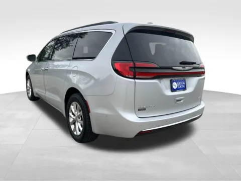 More photos of 2022 Chrysler Pacifica Touring L at Gregg Young Ford of Newton, IA