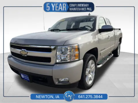 Silver 2007 Chevrolet Silverado 1500 LTZ for sale in Newton, IA