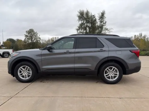 Photos of 2027 Ford Explorer Active for sale in Newton, IA at Gregg Young Ford of Newton