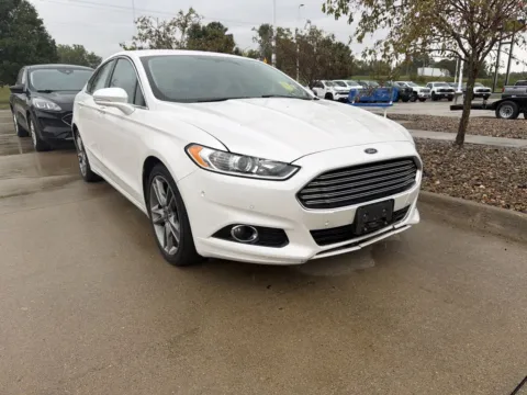 White 2014 Ford Fusion Titanium for sale in Newton, IA
