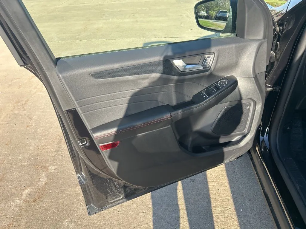 2026 Ford Escape ST-Line - Photo 14