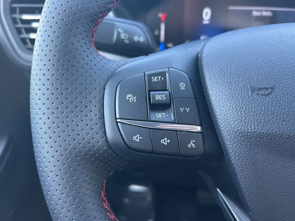 2026 Ford Escape ST-Line - Photo 33