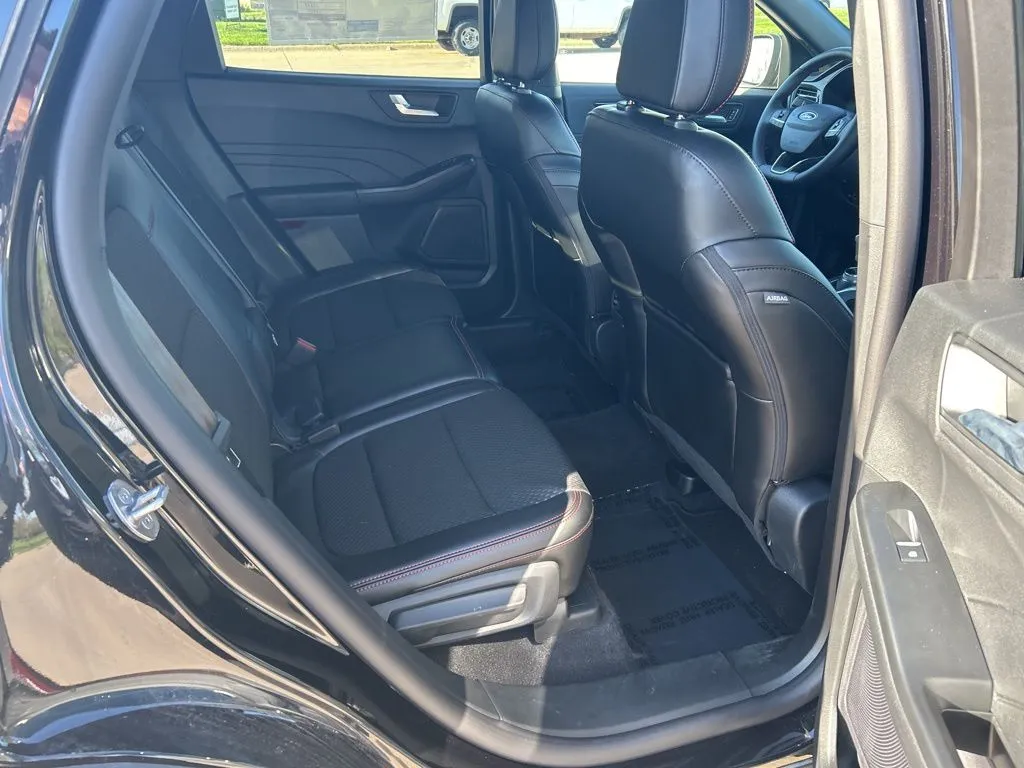 2026 Ford Escape ST-Line - Photo 23