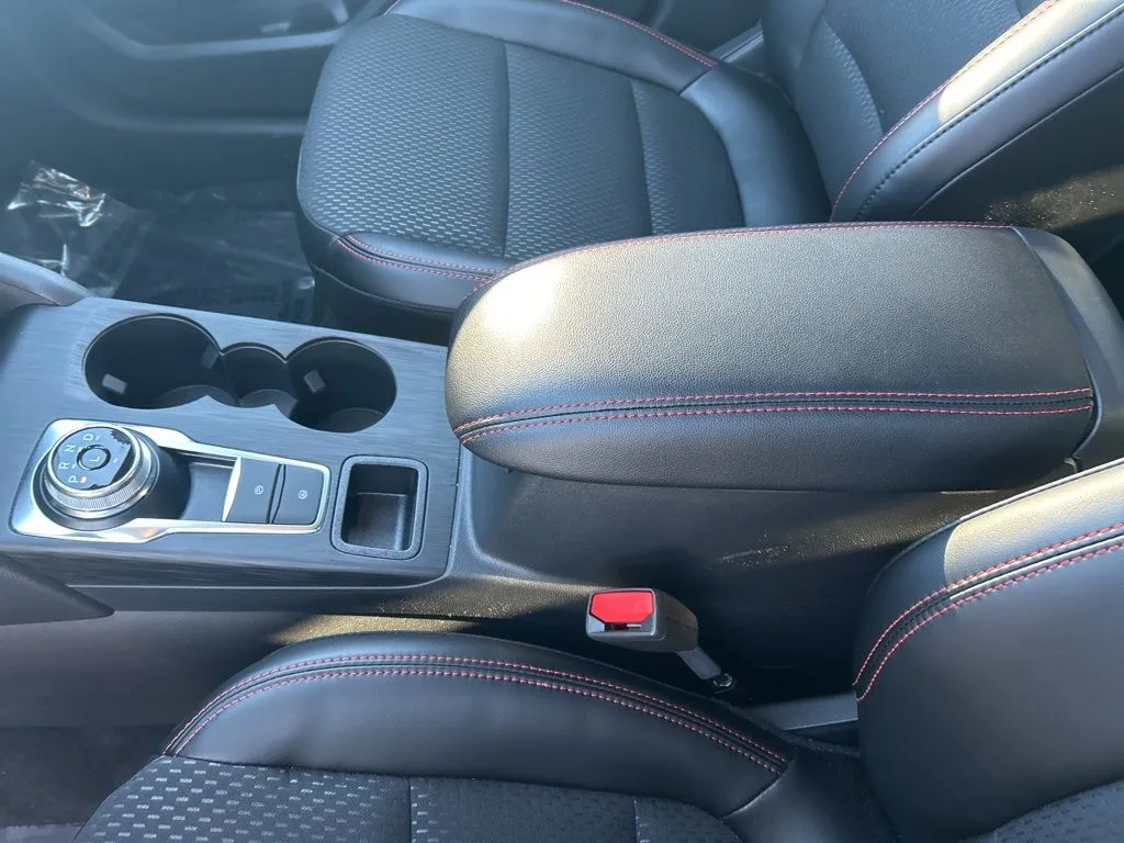 2026 Ford Escape ST-Line - Photo 30
