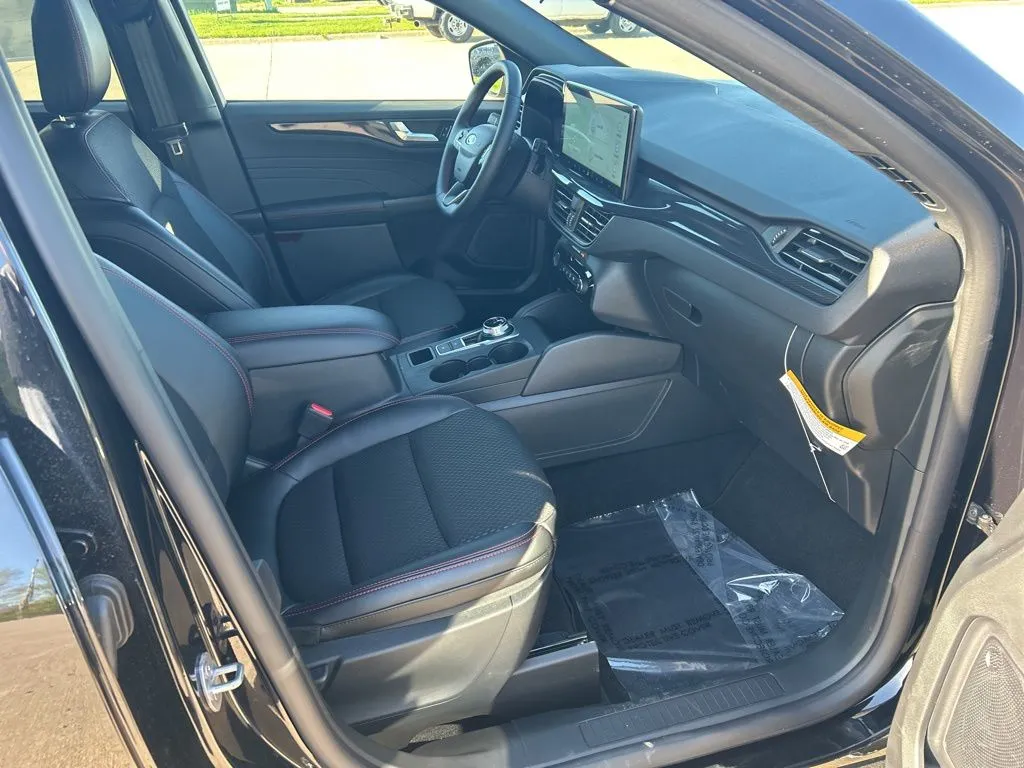 2026 Ford Escape ST-Line - Photo 25