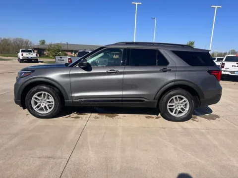 Photos of 2026 Ford Explorer Active for sale in Newton, IA at Gregg Young Ford of Newton