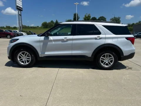 Photos of 2026 Ford Explorer Active for sale in Newton, IA at Gregg Young Ford of Newton