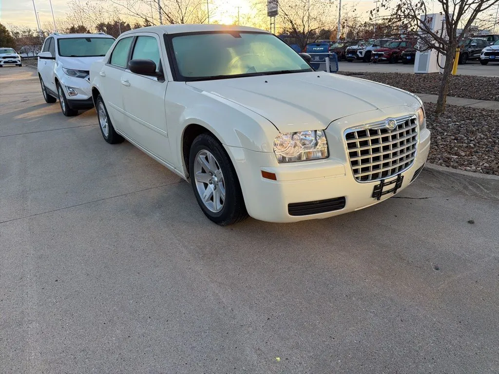 Used 2007 Chrysler 300 Base with VIN 2C3LA43R67H721056 for sale in Newton, IA