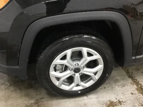 More photos of 2026 Jeep Compass Latitude at Gregg Young Abrams Chrysler Dodge Jeep Ram, WI