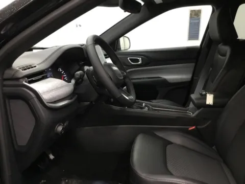 More photos of 2026 Jeep Compass Latitude at Gregg Young Abrams Chrysler Dodge Jeep Ram, WI