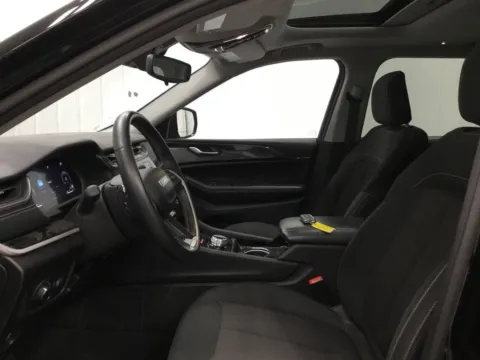 More photos of 2022 Jeep Grand Cherokee L Laredo at Gregg Young Abrams Chrysler Dodge Jeep Ram, WI