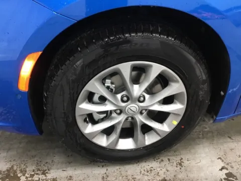 More photos of 2026 Chrysler Pacifica Limited at Gregg Young Abrams Chrysler Dodge Jeep Ram, WI