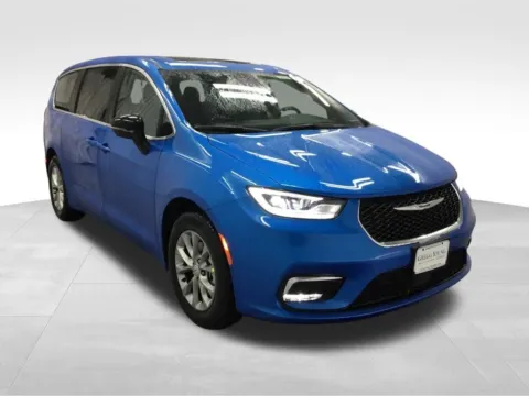 Another view of 2026 Chrysler Pacifica Limited for sale in Abrams, WI at Gregg Young Abrams Chrysler Dodge Jeep Ram